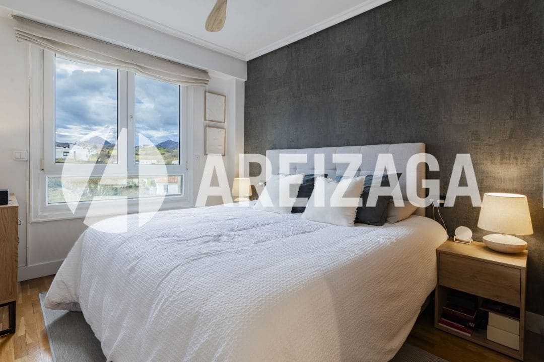 2 bedroom Flat for sale in Donostia-San Sebastian with pool - € 695,000 (Ref: 9539624)