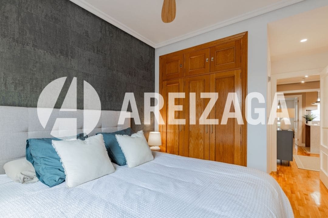 2 bedroom Flat for sale in Donostia-San Sebastian with pool - € 695,000 (Ref: 9539624)