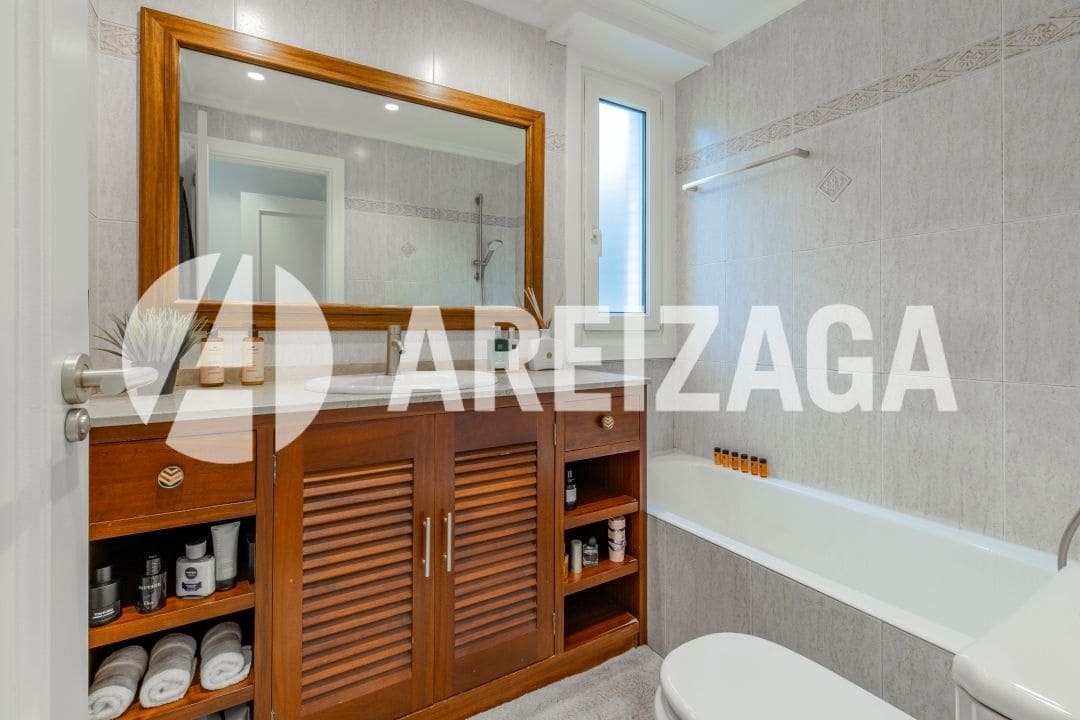 2 bedroom Flat for sale in Donostia-San Sebastian with pool - € 695,000 (Ref: 9539624)