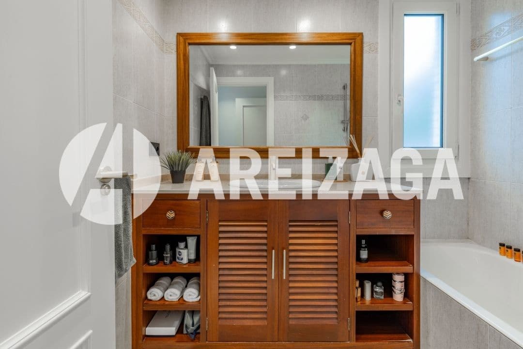 2 bedroom Flat for sale in Donostia-San Sebastian with pool - € 695,000 (Ref: 9539624)