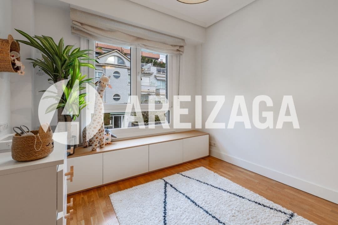 2 bedroom Flat for sale in Donostia-San Sebastian with pool - € 695,000 (Ref: 9539624)