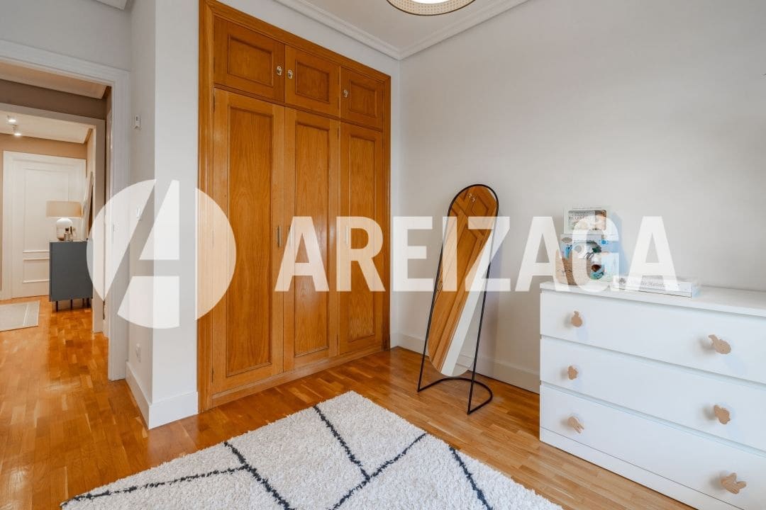 2 bedroom Flat for sale in Donostia-San Sebastian with pool - € 695,000 (Ref: 9539624)