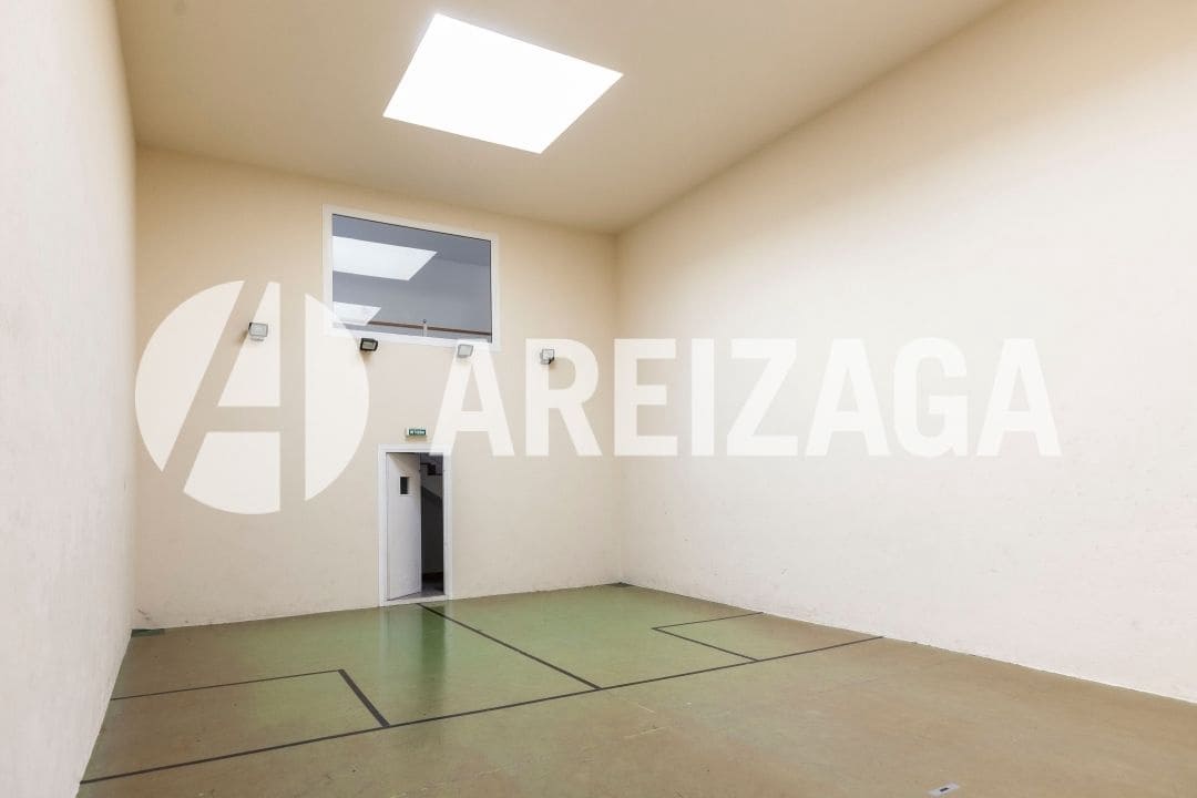 2 bedroom Flat for sale in Donostia-San Sebastian with pool - € 695,000 (Ref: 9539624)