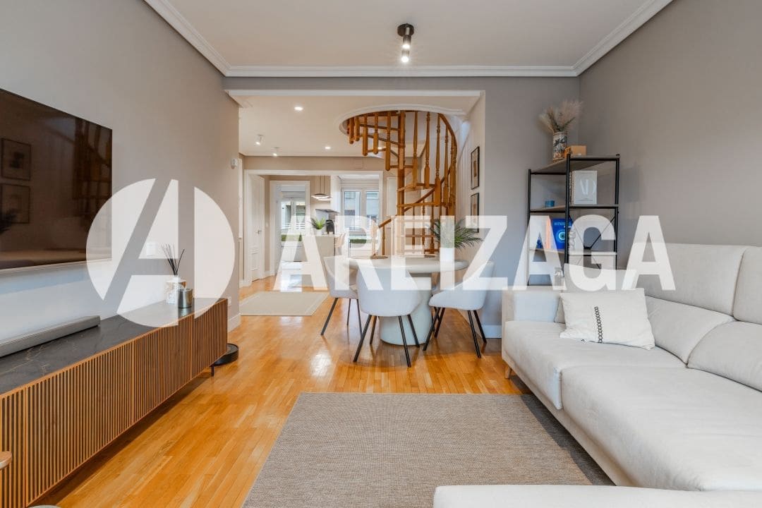 2 bedroom Flat for sale in Donostia-San Sebastian with pool - € 695,000 (Ref: 9539624)