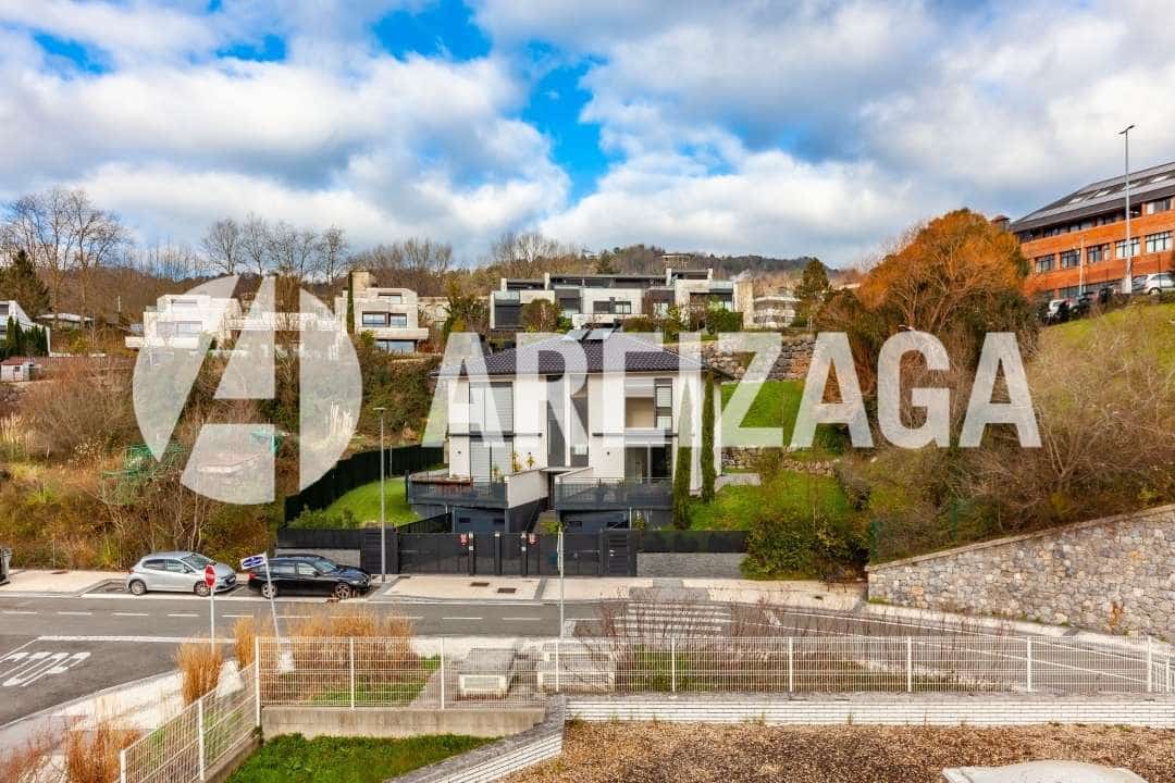 2 bedroom Flat for sale in Donostia-San Sebastian with pool - € 695,000 (Ref: 9539624)