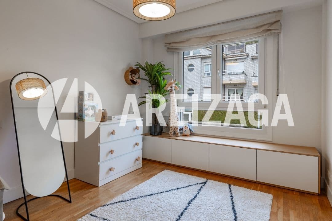 2 bedroom Flat for sale in Donostia-San Sebastian with pool - € 695,000 (Ref: 9539624)