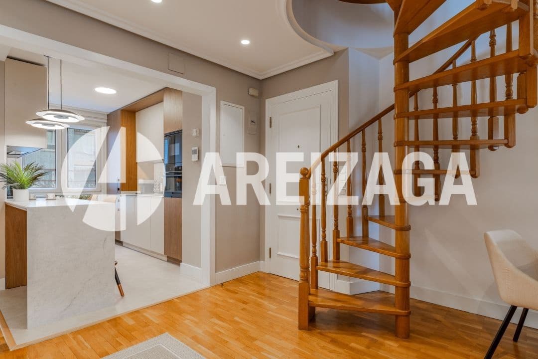 2 bedroom Flat for sale in Donostia-San Sebastian with pool - € 695,000 (Ref: 9539624)