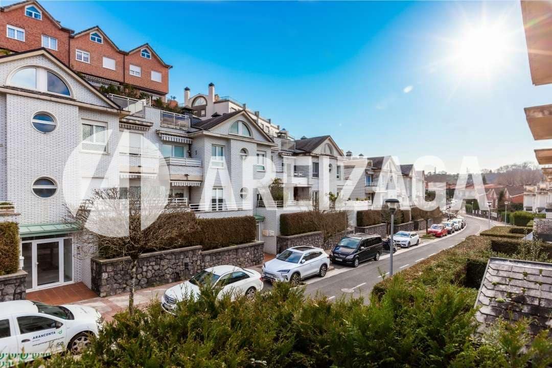 2 bedroom Flat for sale in Donostia-San Sebastian with pool - € 695,000 (Ref: 9539624)
