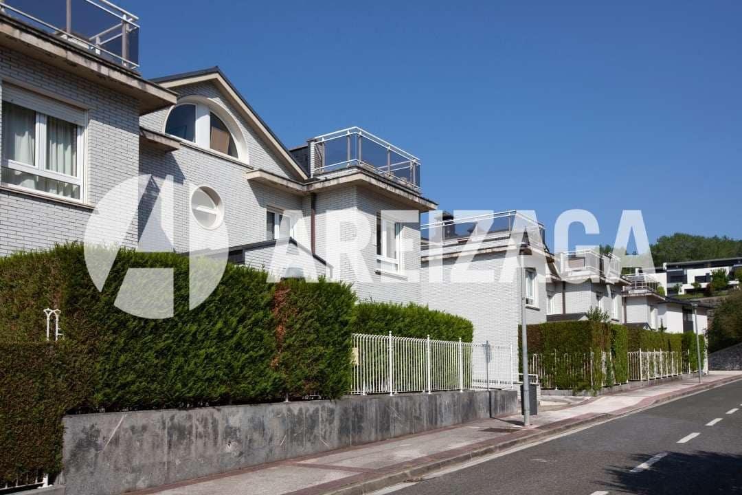 2 bedroom Flat for sale in Donostia-San Sebastian with pool - € 695,000 (Ref: 9539624)