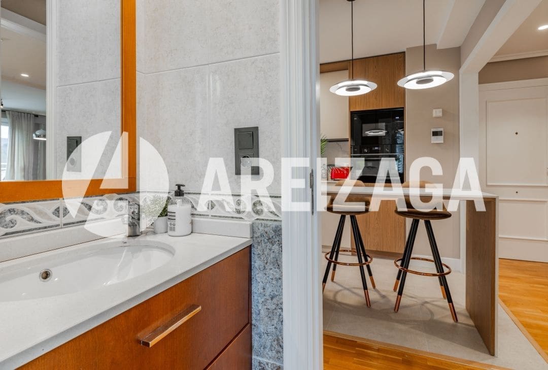 2 bedroom Flat for sale in Donostia-San Sebastian with pool - € 695,000 (Ref: 9539624)
