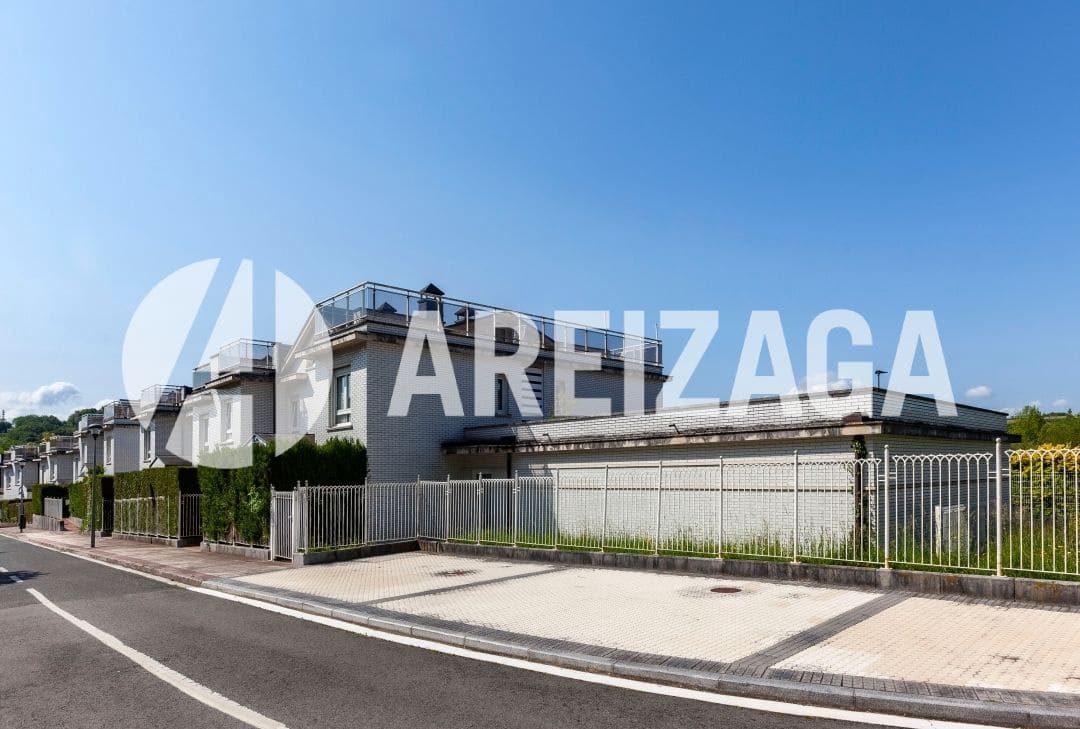 2 bedroom Flat for sale in Donostia-San Sebastian with pool - € 695,000 (Ref: 9539624)