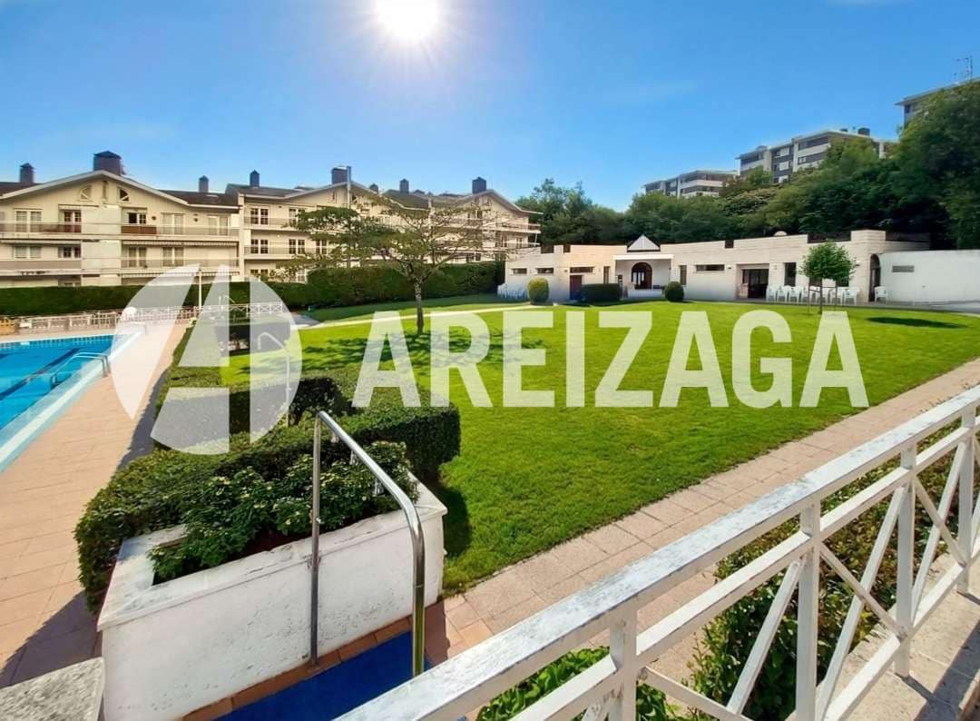 2 bedroom Flat for sale in Donostia-San Sebastian with pool - € 695,000 (Ref: 9539624)