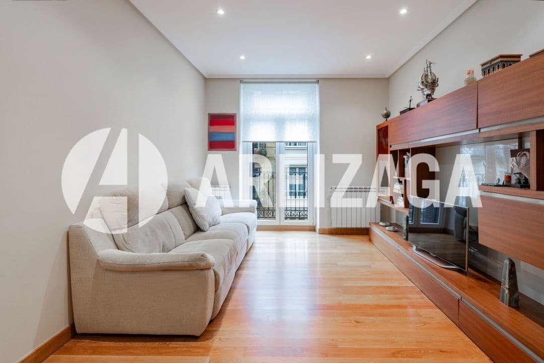 2 bedroom Flat for sale in Donostia-San Sebastian - € 745,000 (Ref: 9542536)
