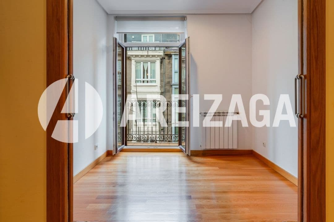 2 bedroom Flat for sale in Donostia-San Sebastian - € 745,000 (Ref: 9542536)