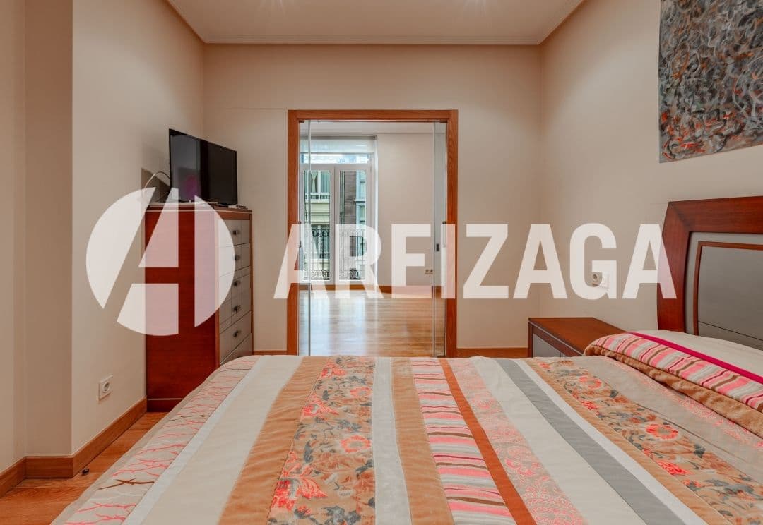 2 bedroom Flat for sale in Donostia-San Sebastian - € 745,000 (Ref: 9542536)