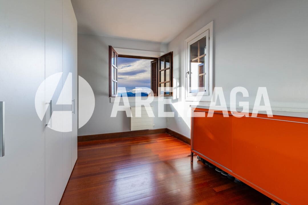 6 bedroom Flat for sale in Donostia-San Sebastian - € 1,580,000 (Ref: 9624071)