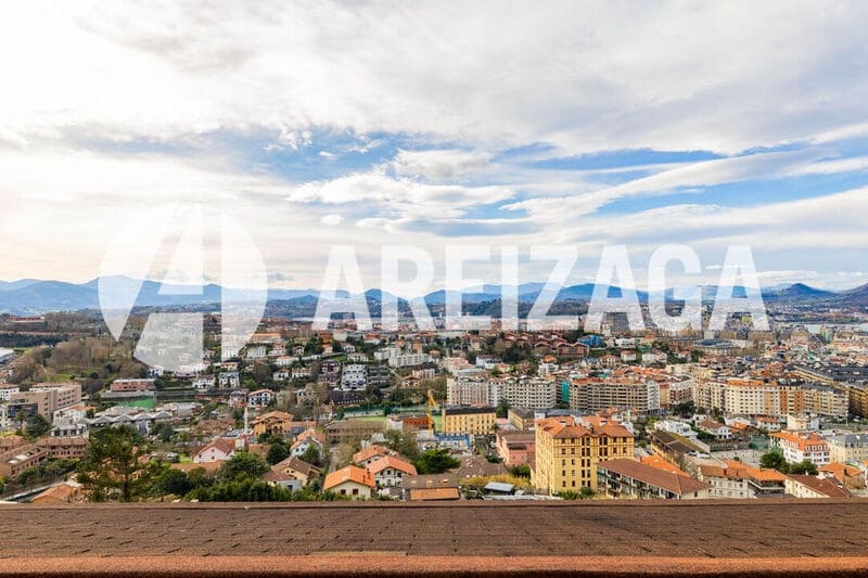 6 bedroom Flat for sale in Donostia-San Sebastian - € 1,580,000 (Ref: 9624071)