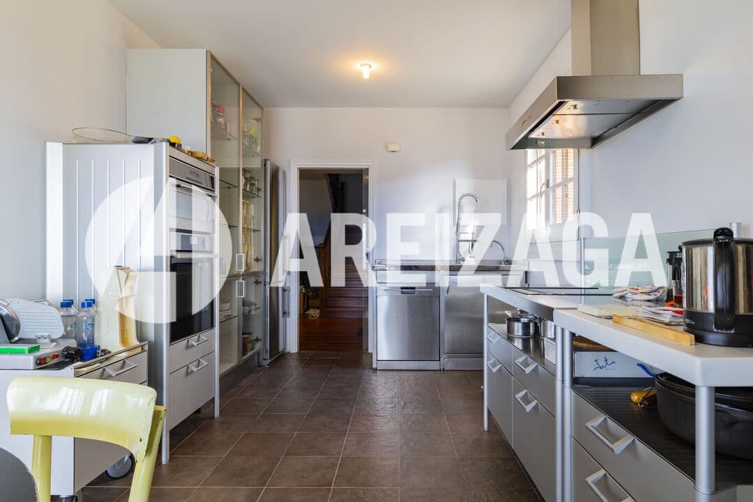 6 bedroom Flat for sale in Donostia-San Sebastian - € 1,580,000 (Ref: 9624071)