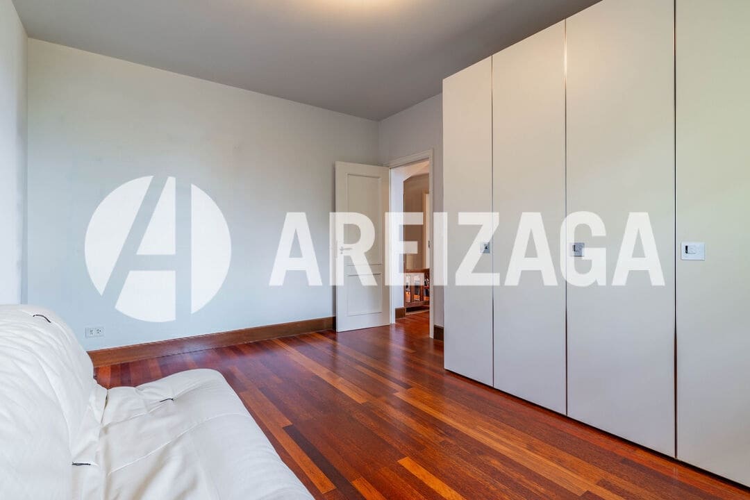 6 bedroom Flat for sale in Donostia-San Sebastian - € 1,580,000 (Ref: 9624071)