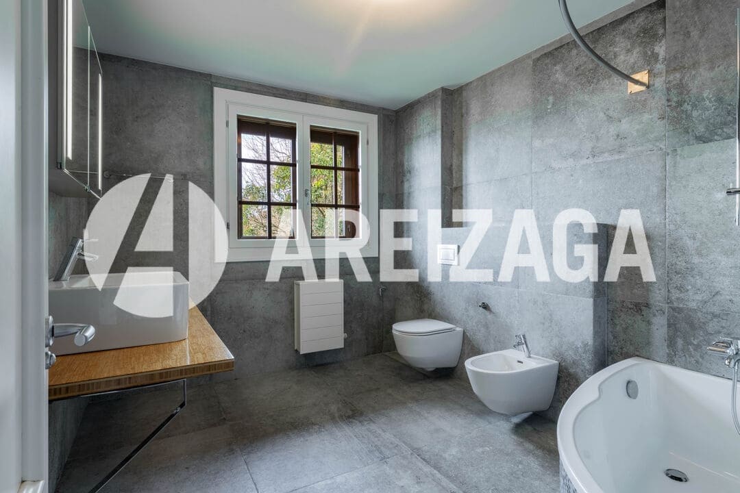 6 bedroom Flat for sale in Donostia-San Sebastian - € 1,580,000 (Ref: 9624071)