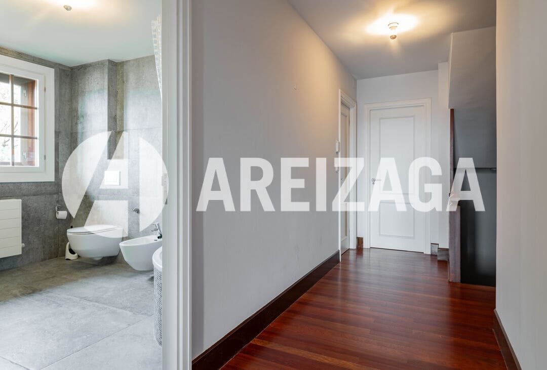 6 bedroom Flat for sale in Donostia-San Sebastian - € 1,580,000 (Ref: 9624071)