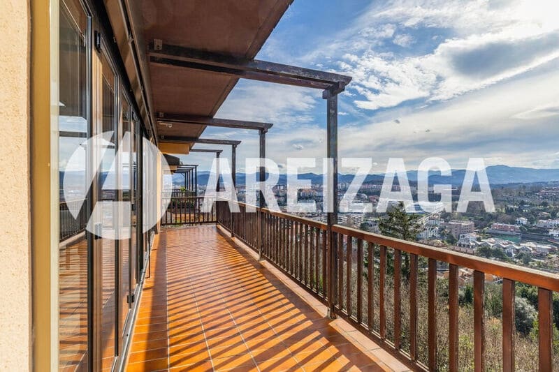 6 bedroom Flat for sale in Donostia-San Sebastian - € 1,580,000 (Ref: 9624071)