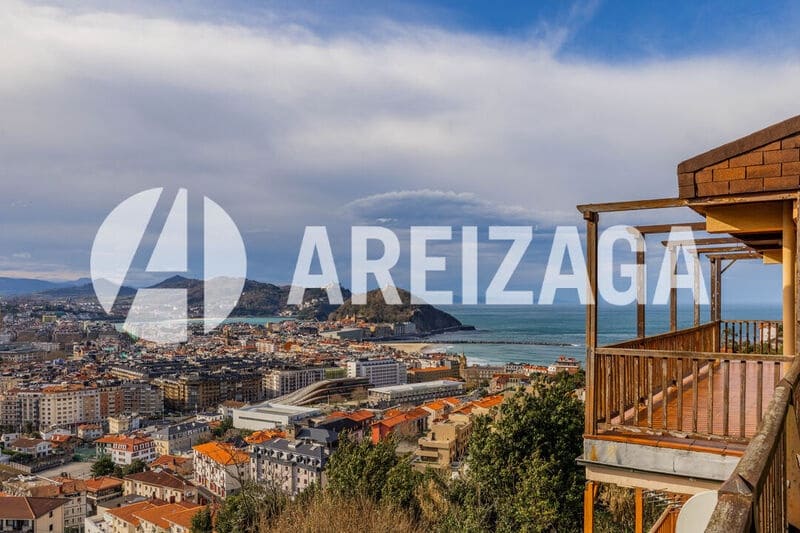 6 bedroom Flat for sale in Donostia-San Sebastian - € 1,580,000 (Ref: 9624071)