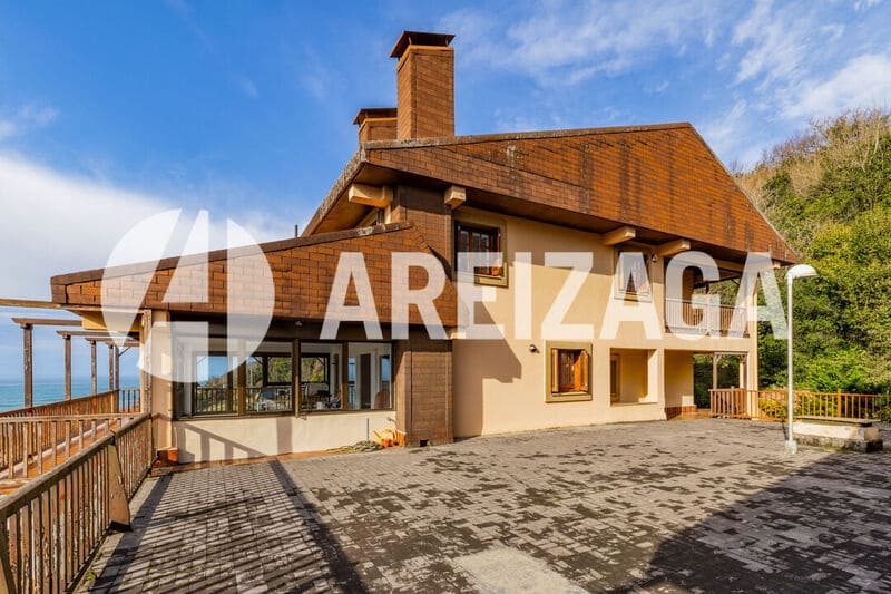 6 bedroom Flat for sale in Donostia-San Sebastian - € 1,580,000 (Ref: 9624071)