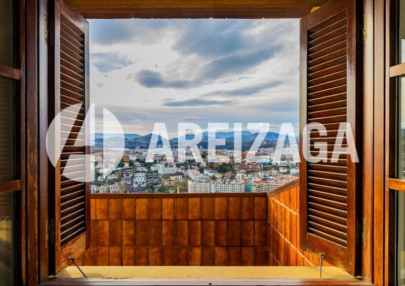 6 bedroom Flat for sale in Donostia-San Sebastian - € 1,580,000 (Ref: 9624071)