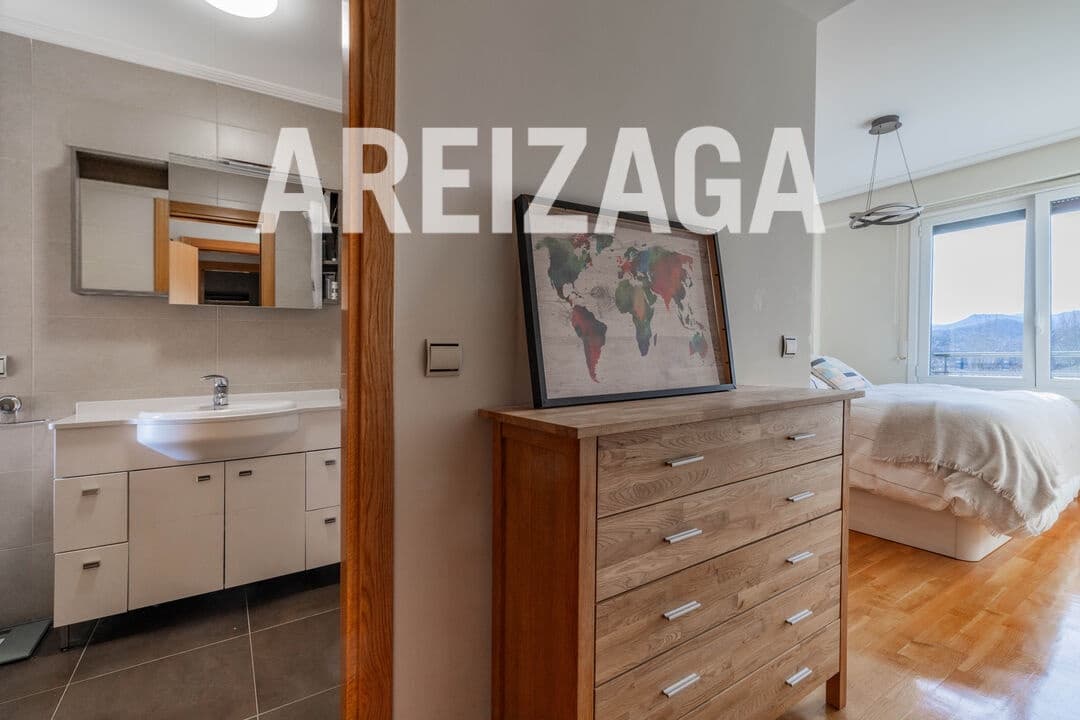 3 bedroom Flat for sale in Donostia-San Sebastian - € 830,000 (Ref: 9624073)