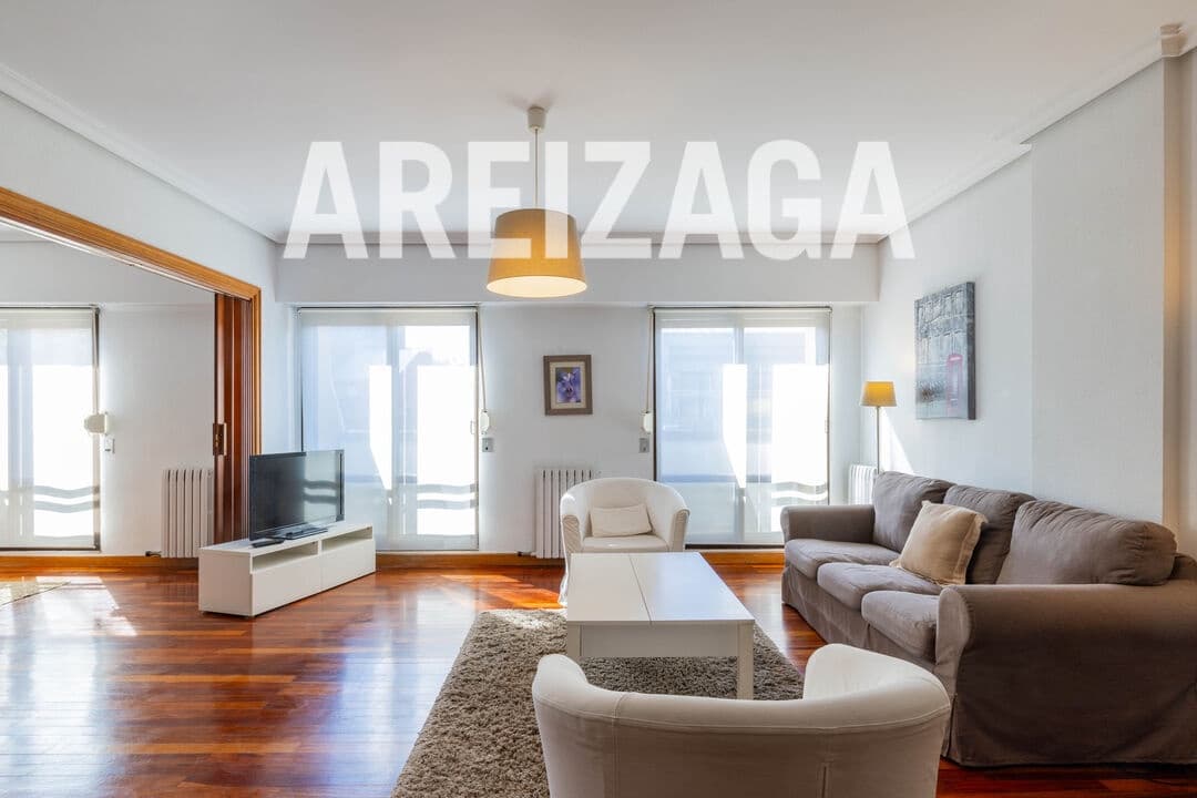 3 bedroom Flat for sale in Donostia-San Sebastian - € 925,000 (Ref: 9654474)