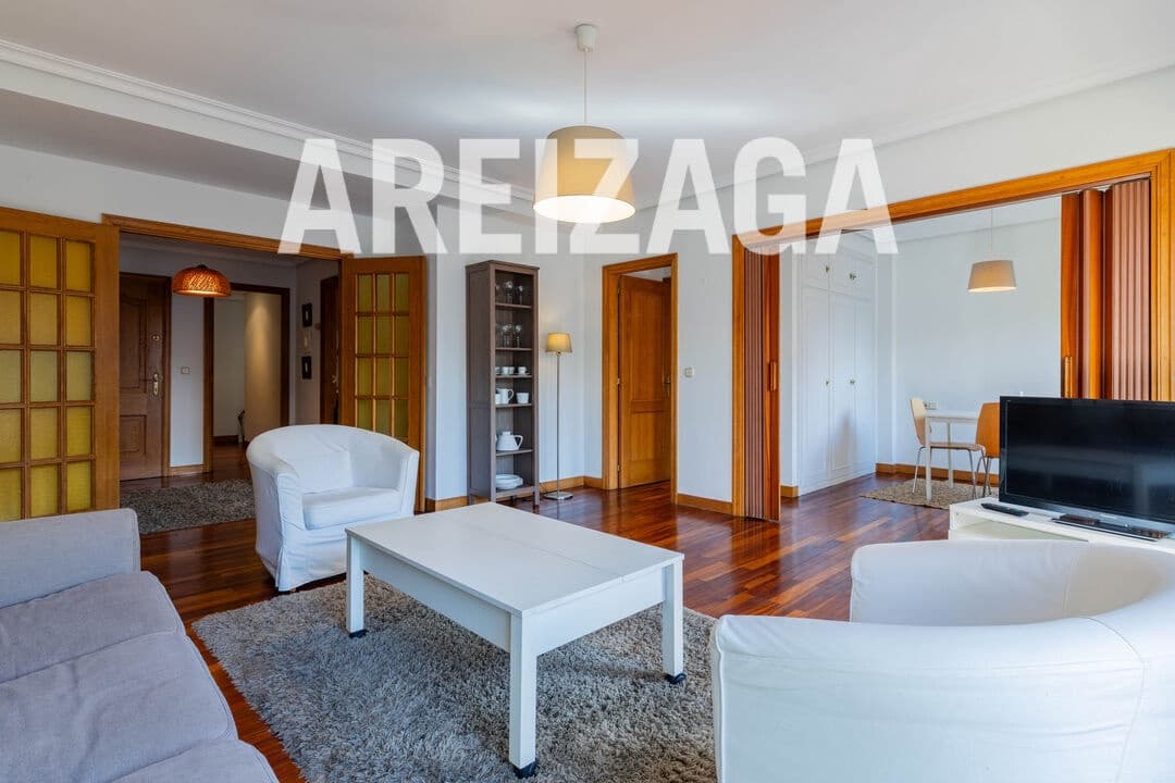 3 bedroom Flat for sale in Donostia-San Sebastian - € 925,000 (Ref: 9654474)