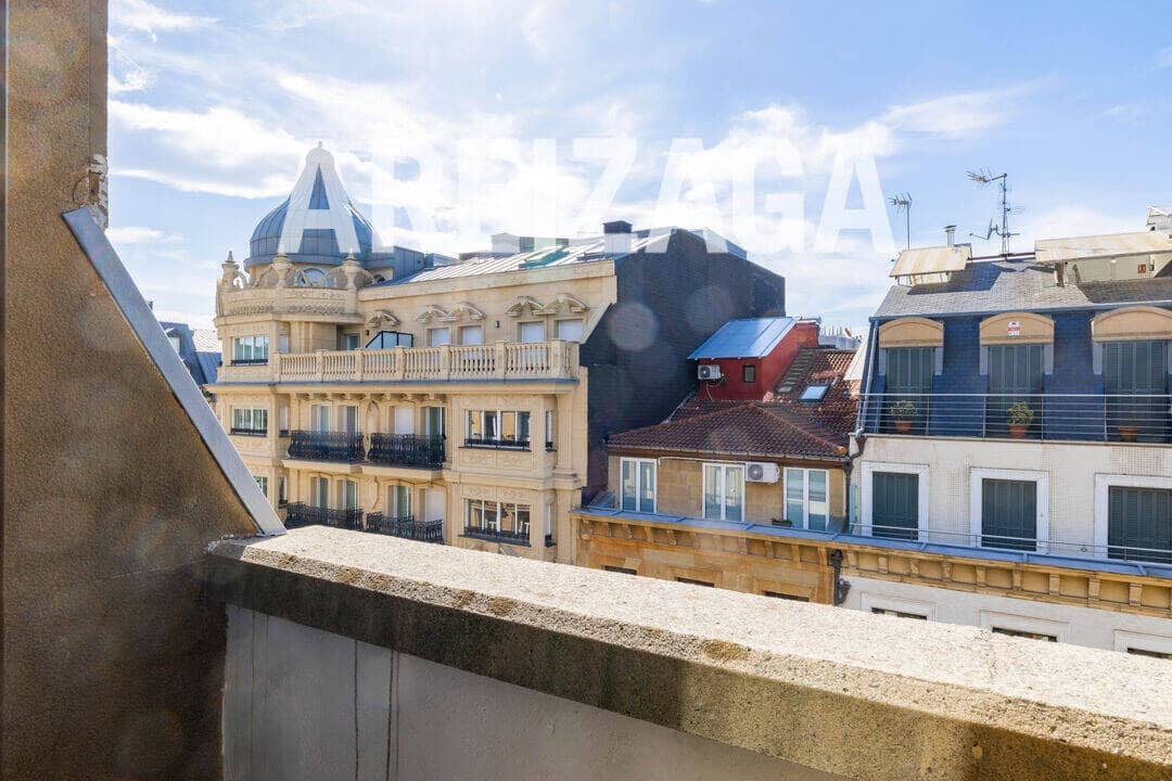 3 bedroom Flat for sale in Donostia-San Sebastian - € 925,000 (Ref: 9654474)