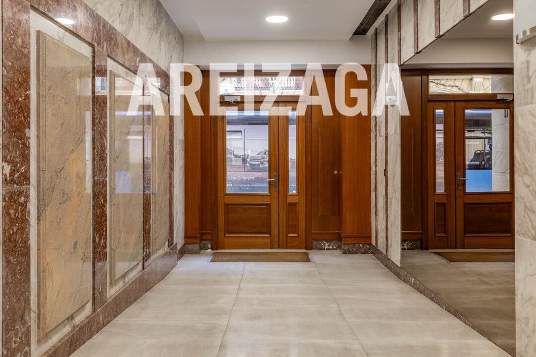 3 bedroom Flat for sale in Donostia-San Sebastian - € 925,000 (Ref: 9654474)