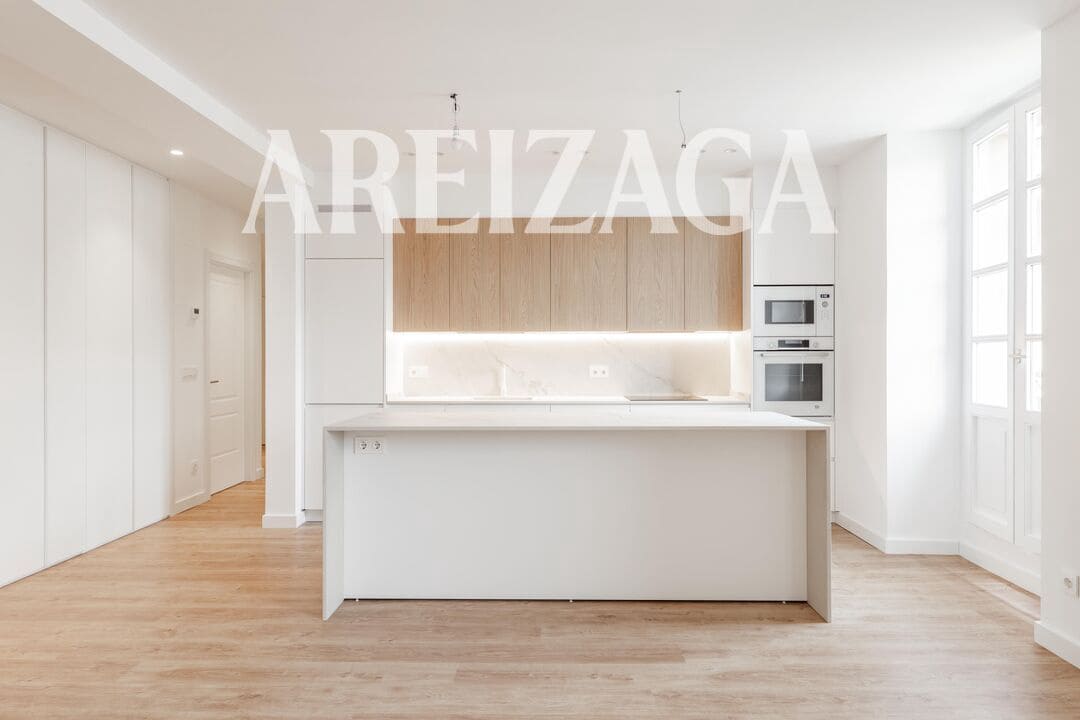 Piso de 3 habitaciones en Donostia-San Sebastián en venta - 780.000 € (Ref: 9665416)