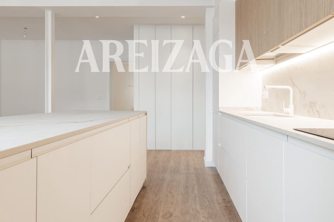 Piso de 3 habitaciones en Donostia-San Sebastián en venta - 780.000 € (Ref: 9665416)