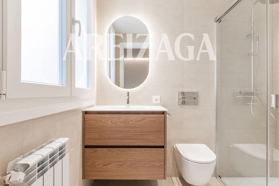 Piso de 3 habitaciones en Donostia-San Sebastián en venta - 780.000 € (Ref: 9665416)