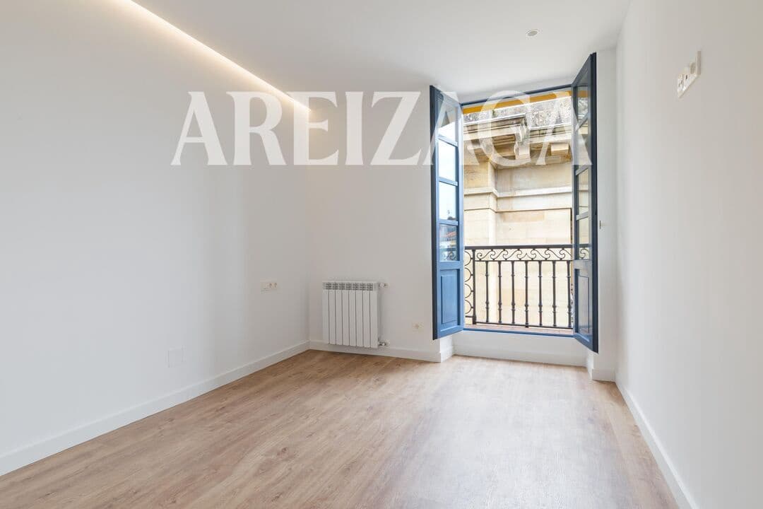 Piso de 3 habitaciones en Donostia-San Sebastián en venta - 780.000 € (Ref: 9665416)