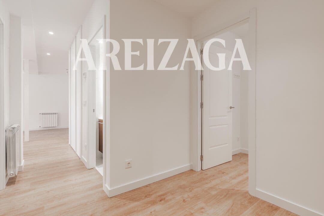 Piso de 3 habitaciones en Donostia-San Sebastián en venta - 780.000 € (Ref: 9665416)