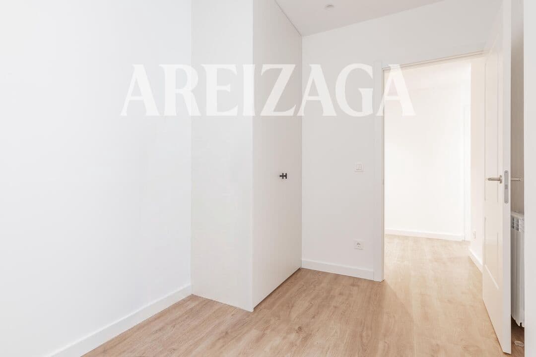 Piso de 3 habitaciones en Donostia-San Sebastián en venta - 780.000 € (Ref: 9665416)