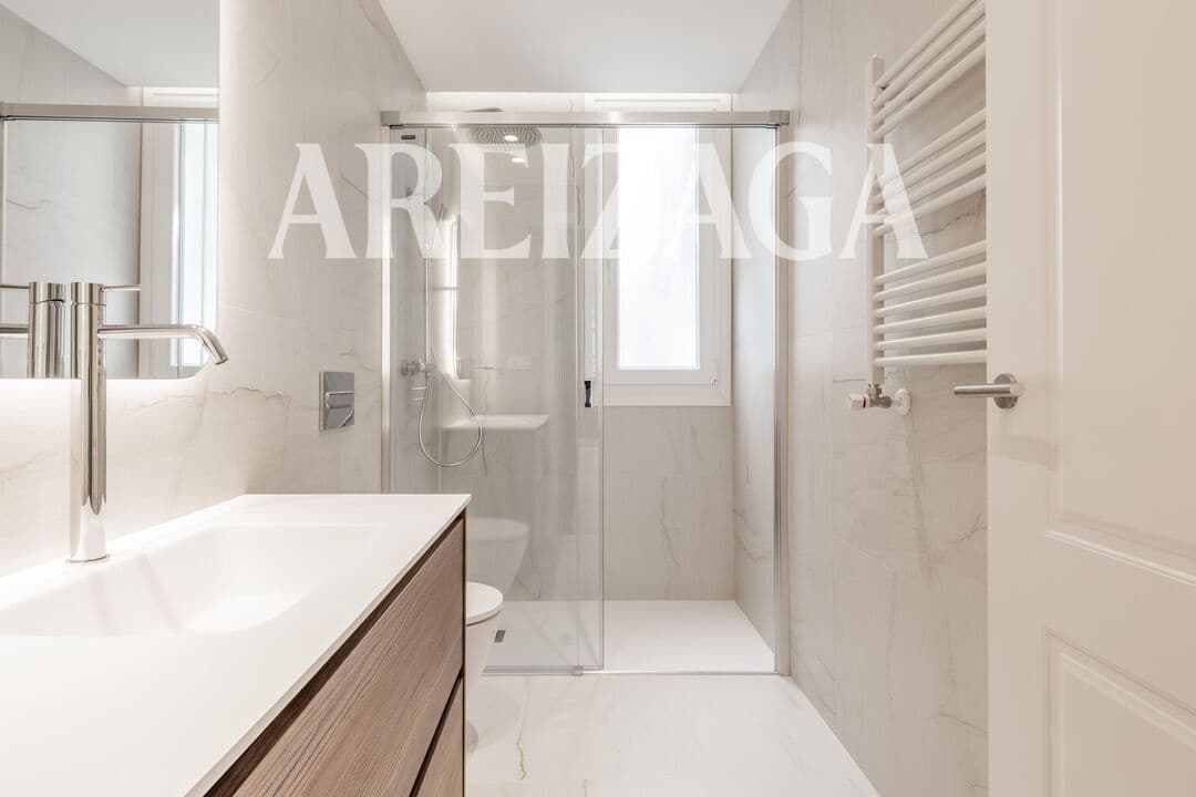 Piso de 3 habitaciones en Donostia-San Sebastián en venta - 780.000 € (Ref: 9665416)
