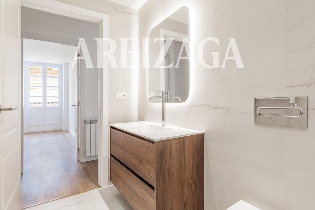 Piso de 3 habitaciones en Donostia-San Sebastián en venta - 780.000 € (Ref: 9665416)