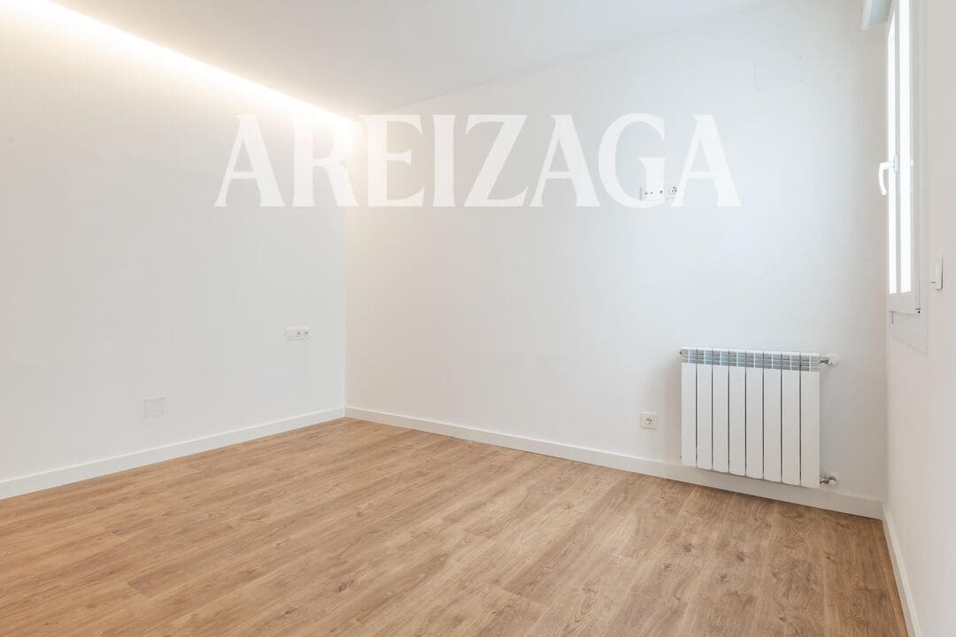 Piso de 3 habitaciones en Donostia-San Sebastián en venta - 780.000 € (Ref: 9665416)