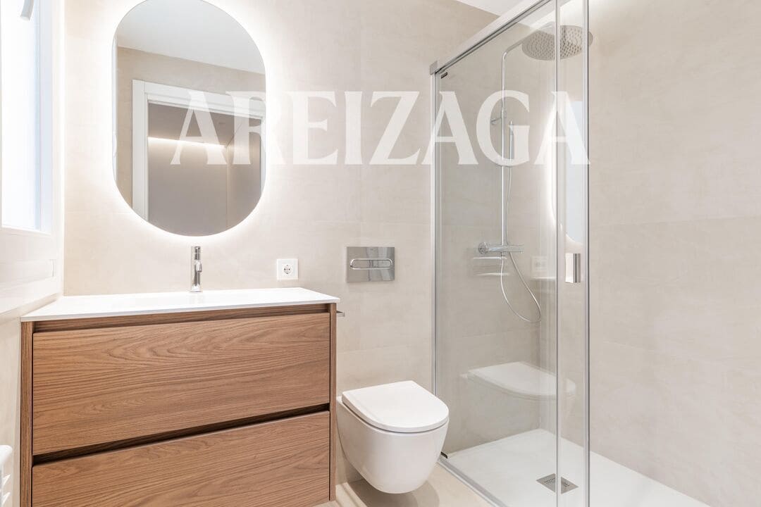 Piso de 3 habitaciones en Donostia-San Sebastián en venta - 780.000 € (Ref: 9665416)