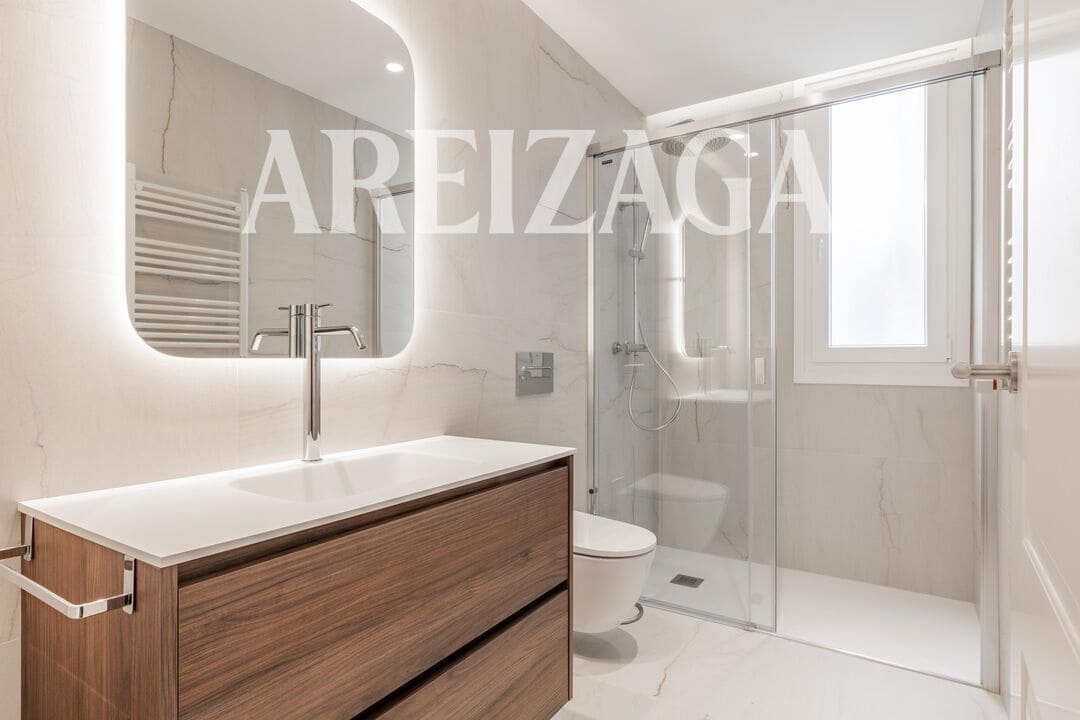 Piso de 3 habitaciones en Donostia-San Sebastián en venta - 780.000 € (Ref: 9665416)