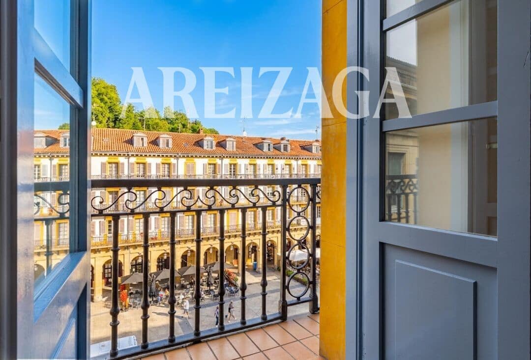 Piso de 3 habitaciones en Donostia-San Sebastián en venta - 780.000 € (Ref: 9665416)