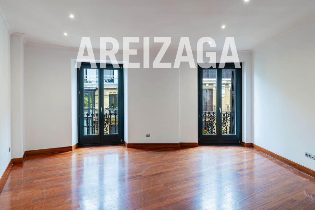 2 bedroom Flat for sale in Donostia-San Sebastian - € 800,000 (Ref: 9679352)