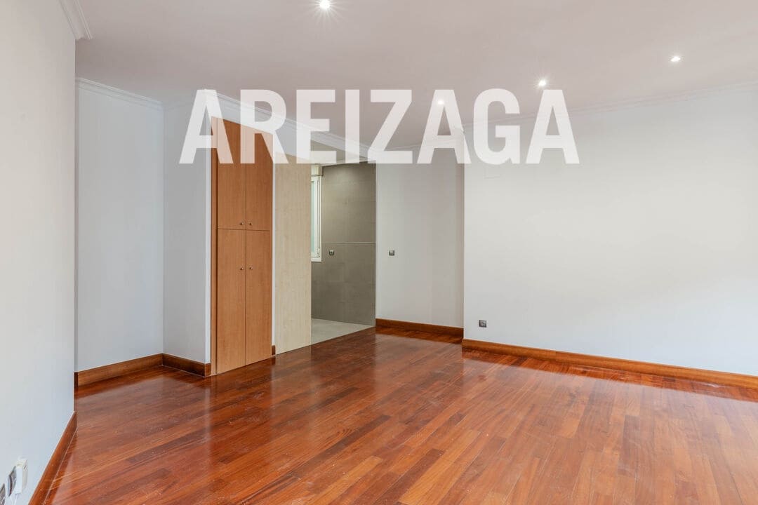 2 bedroom Flat for sale in Donostia-San Sebastian - € 800,000 (Ref: 9679352)