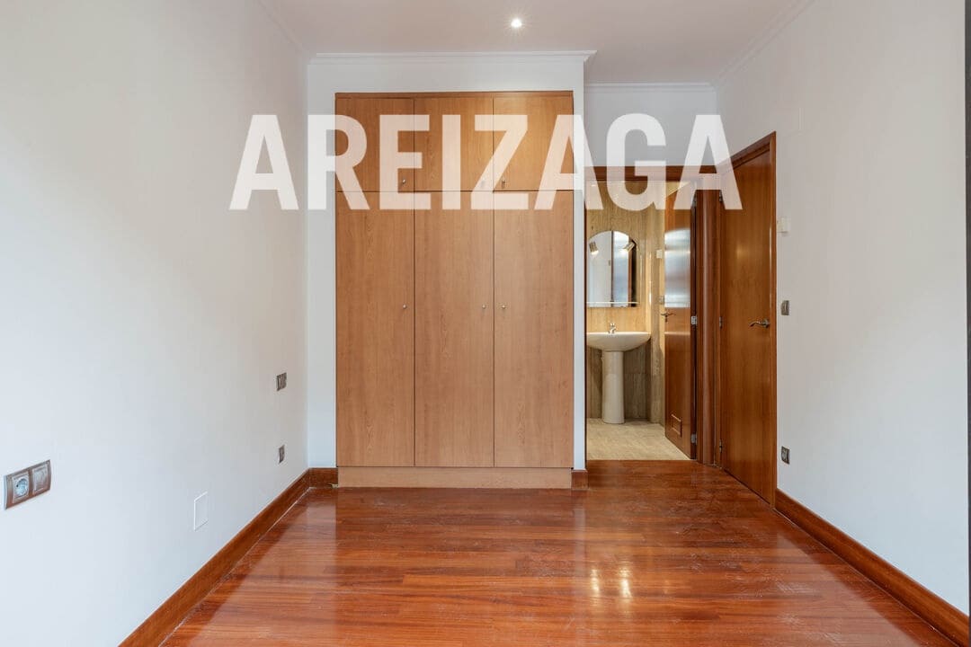 2 bedroom Flat for sale in Donostia-San Sebastian - € 800,000 (Ref: 9679352)