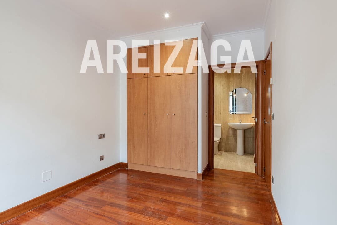2 bedroom Flat for sale in Donostia-San Sebastian - € 800,000 (Ref: 9679352)